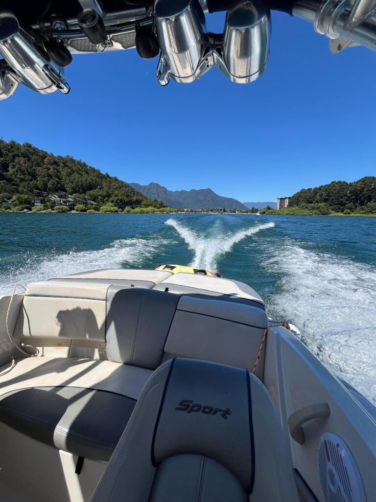 Paseo en lacha en el Lago Villarrica