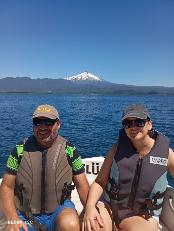 Paseo en lancha Kimelu en Pucón