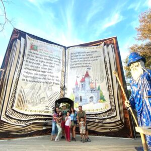 Libro de cuento de hadas en Parque Temático Érase Una Vez Pucón - Experiencia mágica para niños