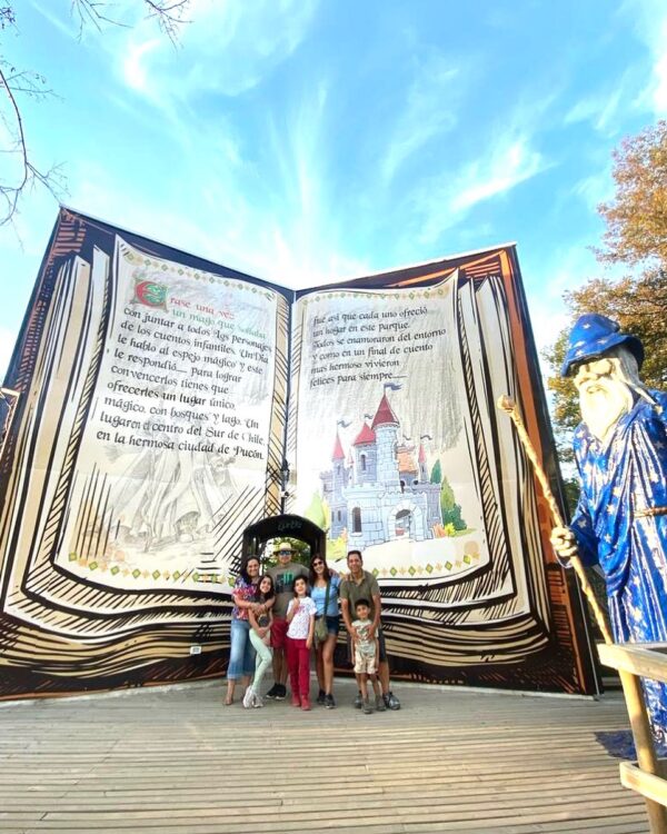 Libro de cuento de hadas en Parque Temático Érase Una Vez Pucón - Experiencia mágica para niños