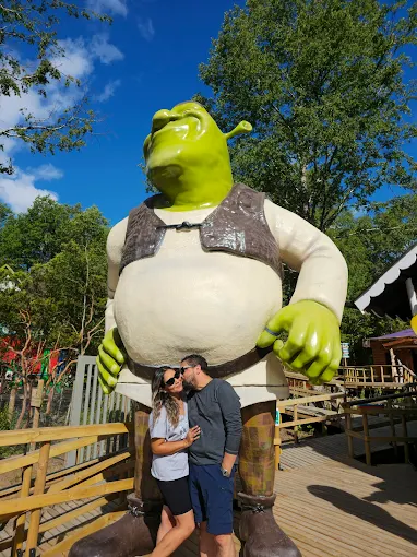 Sherk de cuento de hadas en Parque Temático Érase Una Vez Pucón - Experiencia mágica para niños
