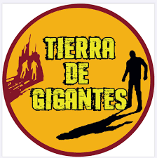 Figuras gigantes en Tierra de Gigantes Pucón - Experiencia única con escalas monumentales