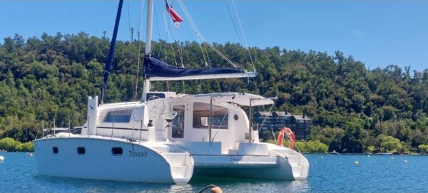 Catamaran_a_vela arriendo de velero de lujo en Pucón