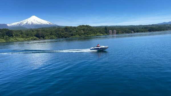 2025/12/78196.jpg Paseo en Lancha Deportiva Principezza Pucón